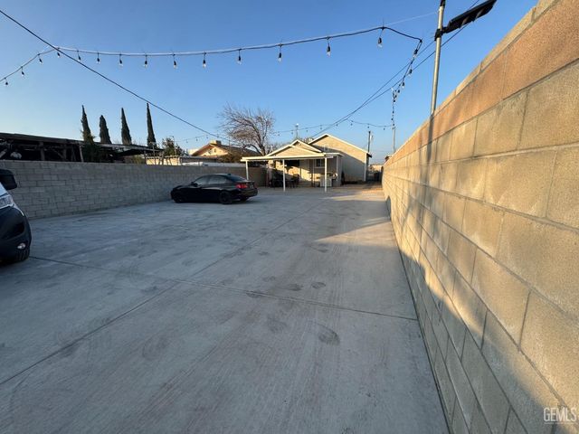 923 Sumner Street, Bakersfield, CA 93305