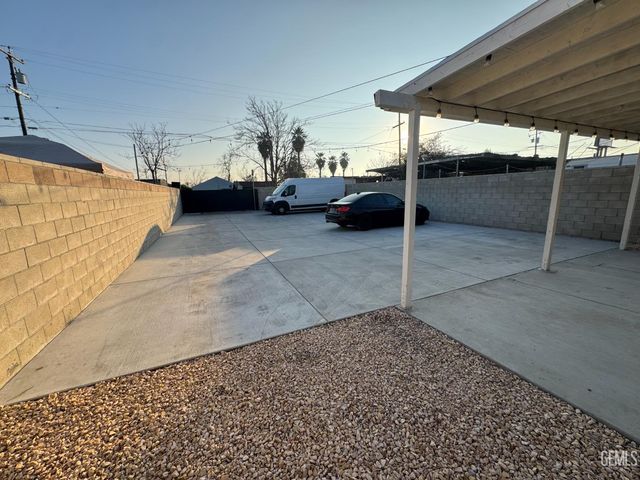 923 Sumner Street, Bakersfield, CA 93305