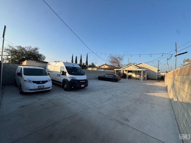 923 Sumner Street, Bakersfield, CA 93305