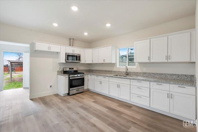 923 Sumner Street, Bakersfield, CA 93305