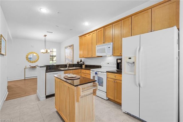 9118 Chula Vista ST 12002, Naples, FL 34113