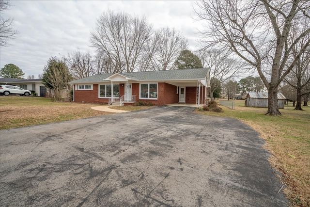 402 N Military St, Loretto, TN 38469