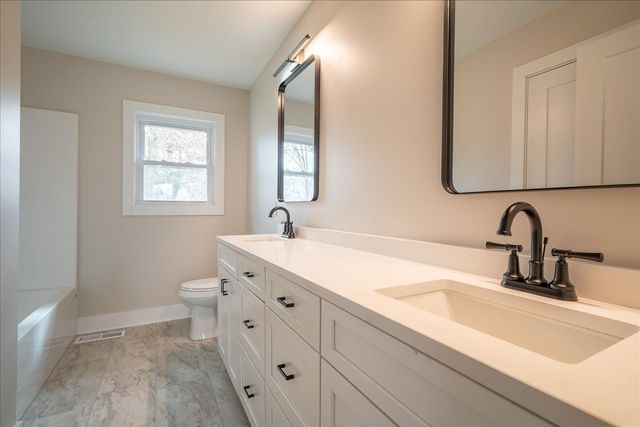 402 N Military St, Loretto, TN 38469