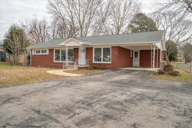 402 N Military St, Loretto, TN 38469