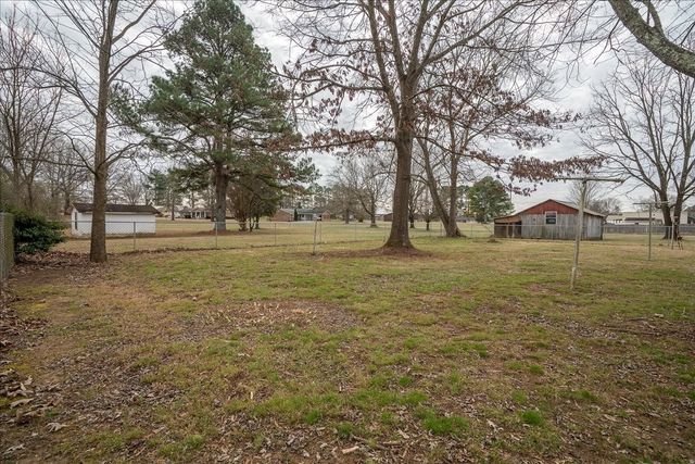402 N Military St, Loretto, TN 38469