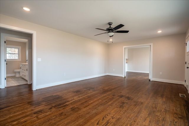 402 N Military St, Loretto, TN 38469