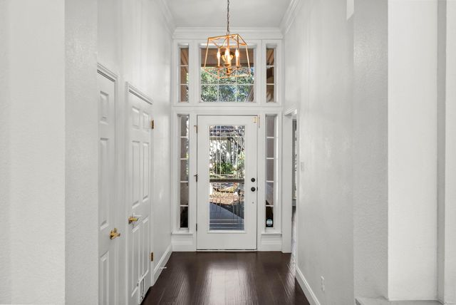 7 Tourney CV, The Hills, TX 78738