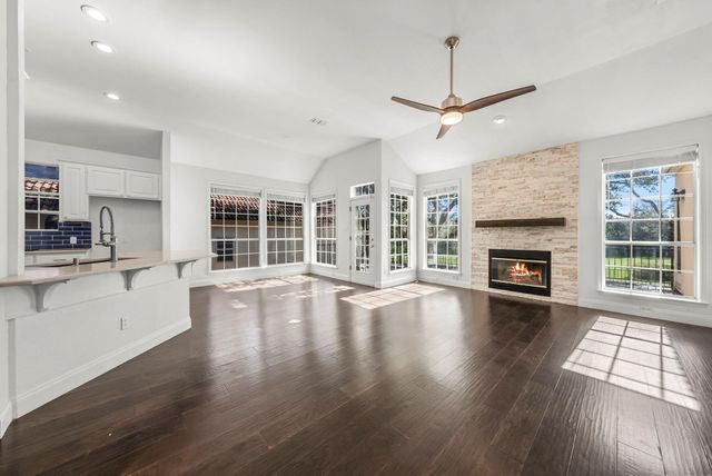 7 Tourney CV, The Hills, TX 78738