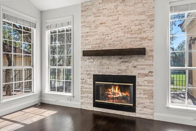 7 Tourney CV, The Hills, TX 78738