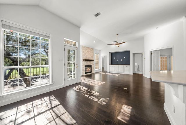 7 Tourney CV, The Hills, TX 78738