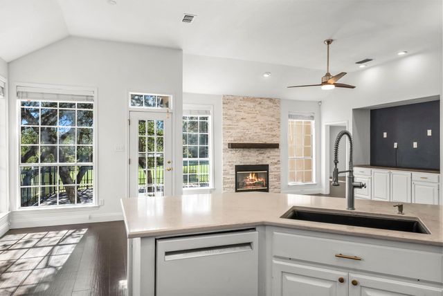 7 Tourney CV, The Hills, TX 78738