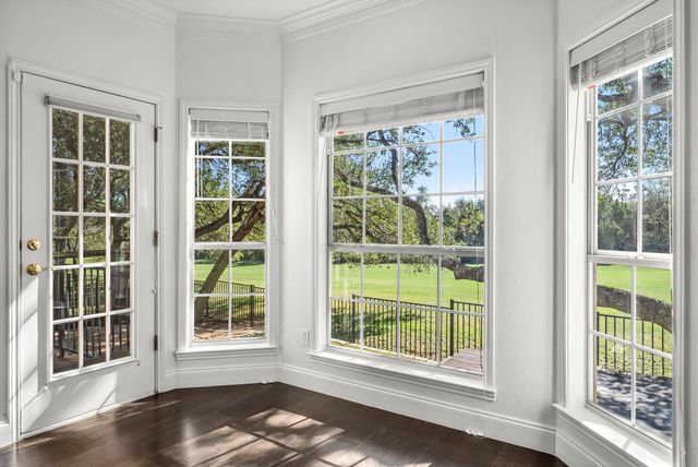 7 Tourney CV, The Hills, TX 78738