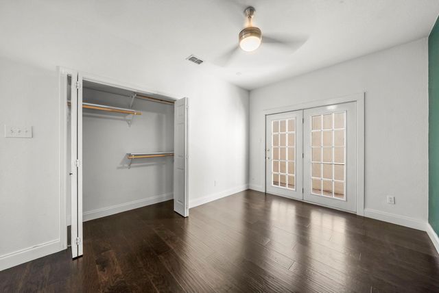 7 Tourney CV, The Hills, TX 78738