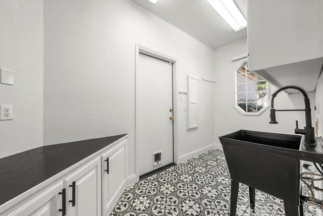 7 Tourney CV, The Hills, TX 78738