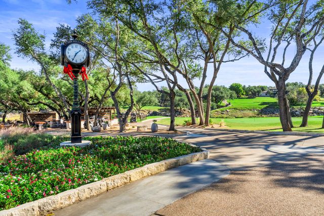 7 Tourney CV, The Hills, TX 78738