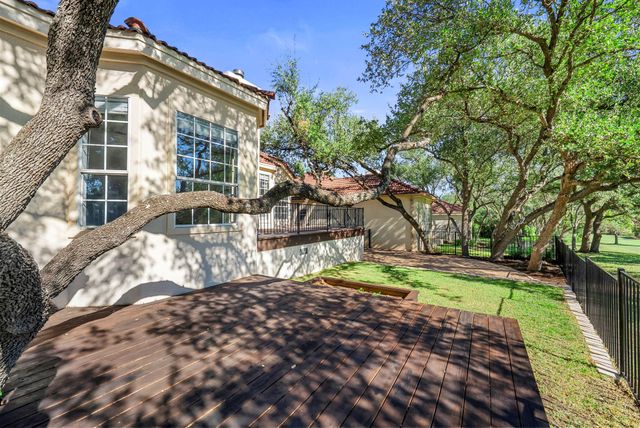 7 Tourney CV, The Hills, TX 78738