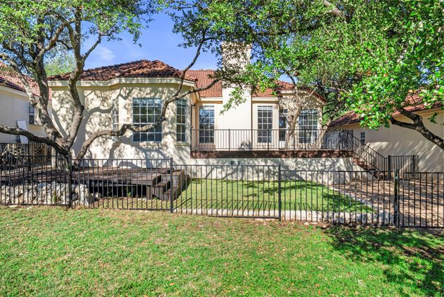 7 Tourney CV, The Hills, TX 78738