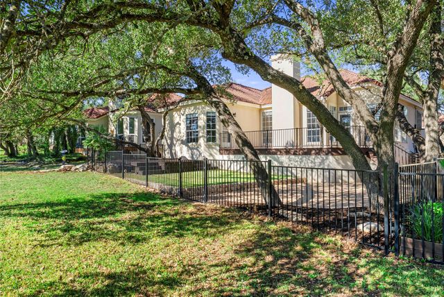 7 Tourney CV, The Hills, TX 78738