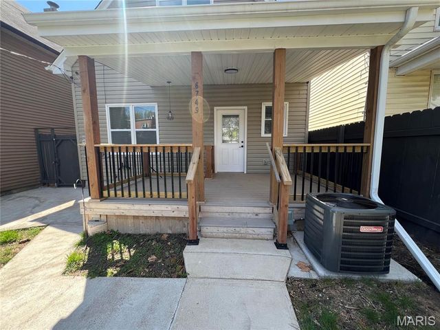 6749 Vernon Avenue, University City, MO 63130
