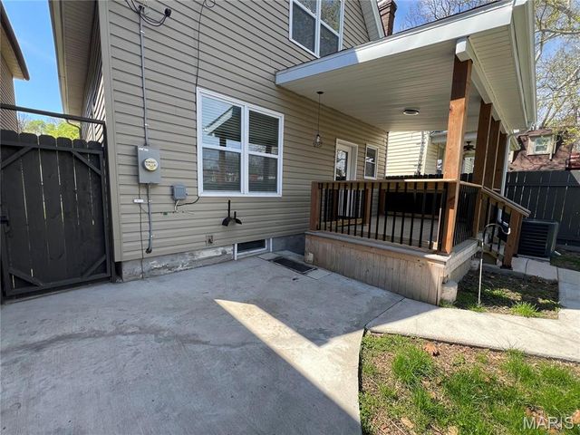 6749 Vernon Avenue, University City, MO 63130