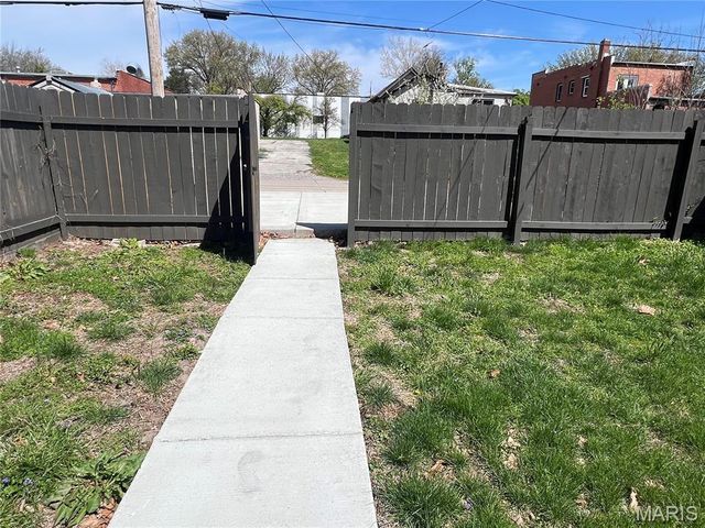 6749 Vernon Avenue, University City, MO 63130