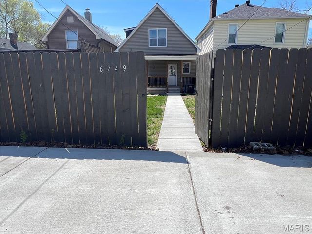 6749 Vernon Avenue, University City, MO 63130