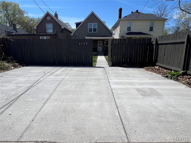 6749 Vernon Avenue, University City, MO 63130