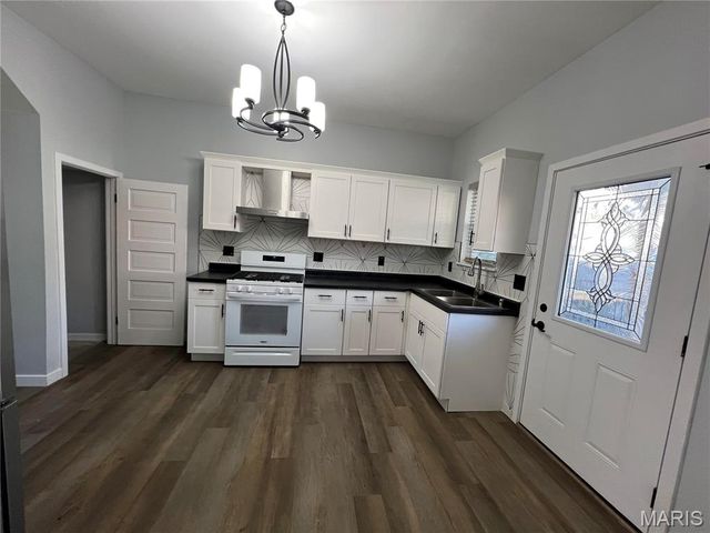 6749 Vernon Avenue, University City, MO 63130