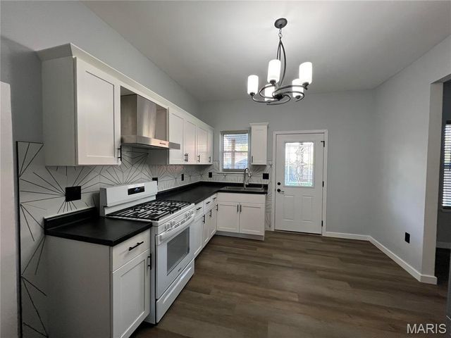 6749 Vernon Avenue, University City, MO 63130