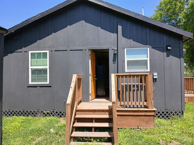 15521 Highway 6, Santa Fe, TX 77517