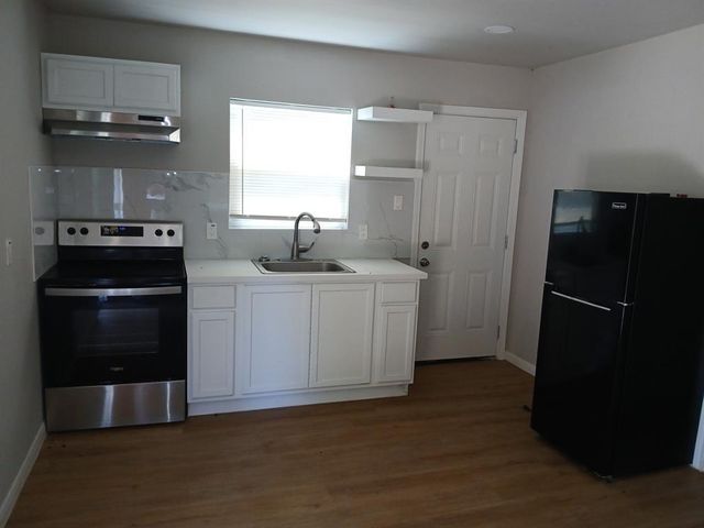 15521 Highway 6, Santa Fe, TX 77517