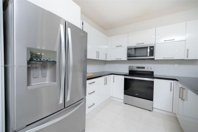 9866 NW 10th St, Miami, FL 33172