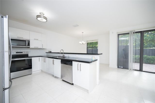 9866 NW 10th St, Miami, FL 33172