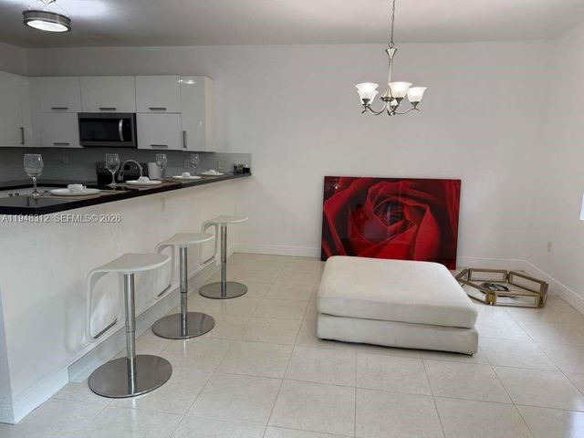 9866 NW 10th St, Miami, FL 33172