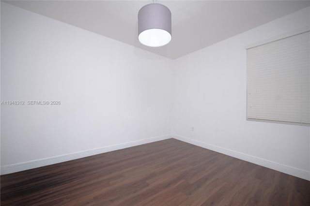 9866 NW 10th St, Miami, FL 33172