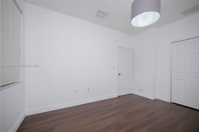 9866 NW 10th St, Miami, FL 33172