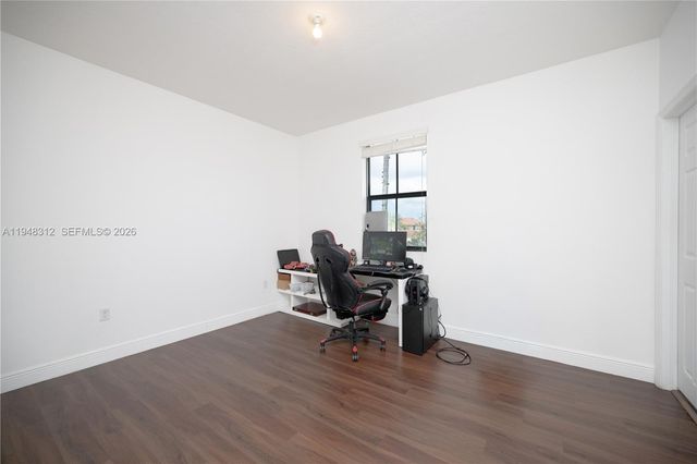 9866 NW 10th St, Miami, FL 33172