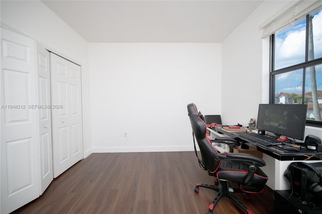 9866 NW 10th St, Miami, FL 33172