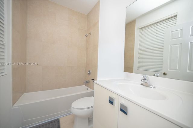 9866 NW 10th St, Miami, FL 33172