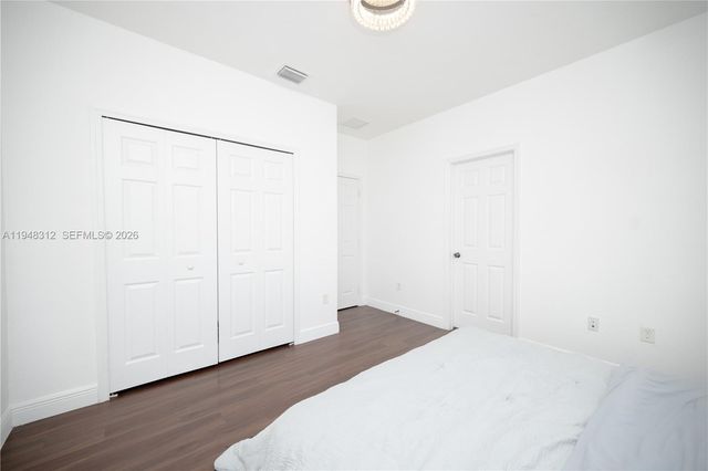 9866 NW 10th St, Miami, FL 33172