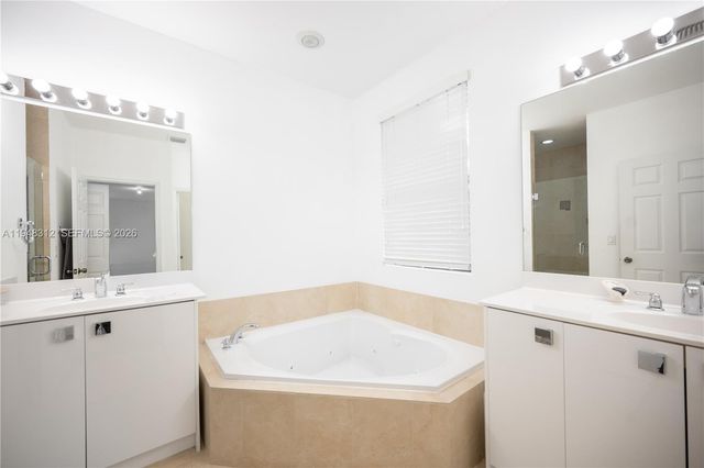 9866 NW 10th St, Miami, FL 33172