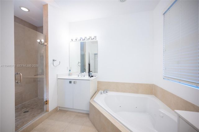 9866 NW 10th St, Miami, FL 33172