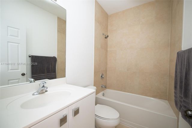 9866 NW 10th St, Miami, FL 33172