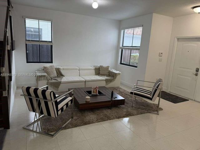 9866 NW 10th St, Miami, FL 33172