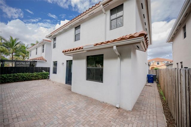 9866 NW 10th St, Miami, FL 33172