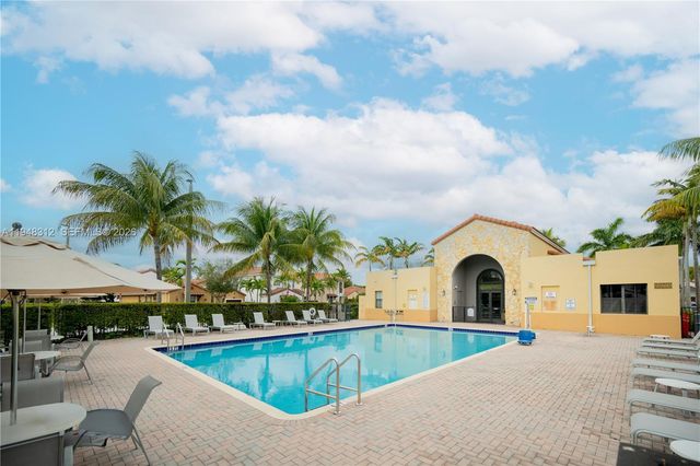 9866 NW 10th St, Miami, FL 33172