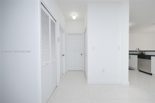 9866 NW 10th St, Miami, FL 33172