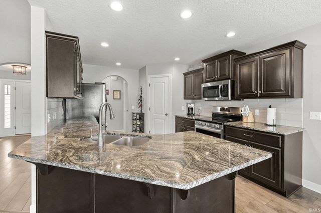9682 Banbury Trail, Fort Wayne, IN 46818