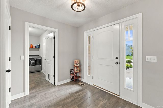 9682 Banbury Trail, Fort Wayne, IN 46818