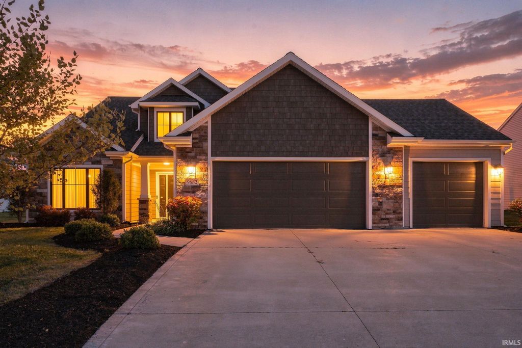 9682 Banbury Trail, Fort Wayne, IN 46818